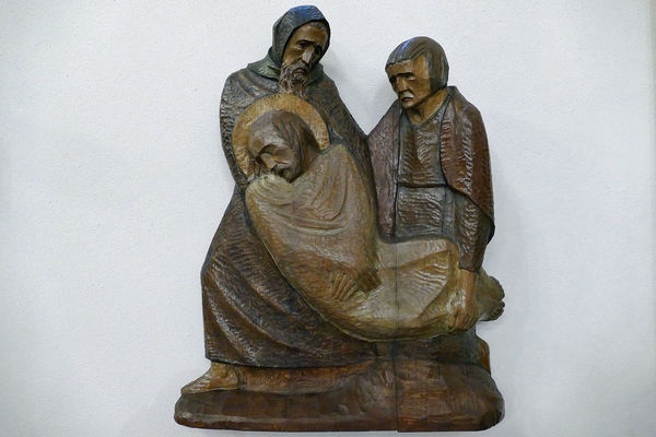 14. Station: Der heilige Leichnam Jesu wird ins Grab gelegt 